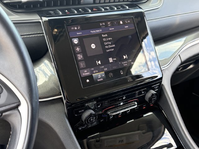 Used 2022 Jeep Grand Cherokee Laredo w/ Luxury Tech Group I AWD/4WD image 27