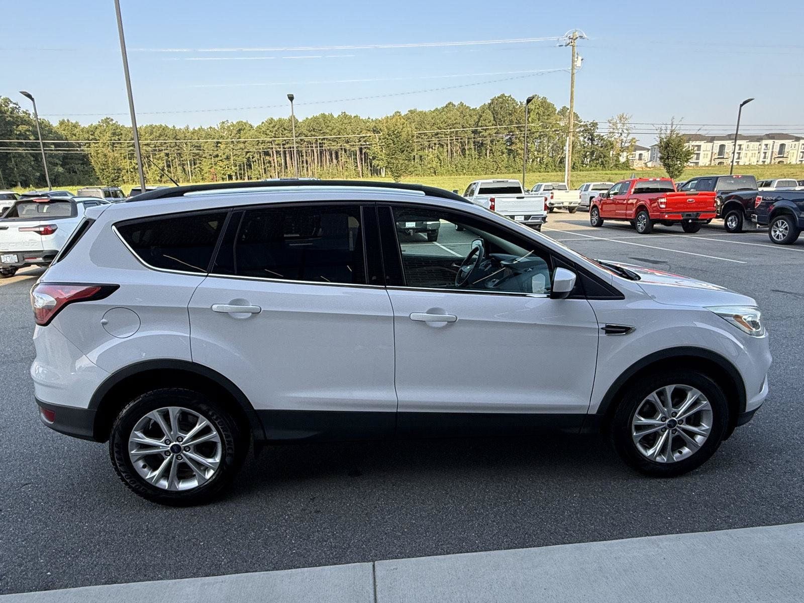 Used 2017 Ford Escape SE w/ Equipment Group 201A FWD image 24