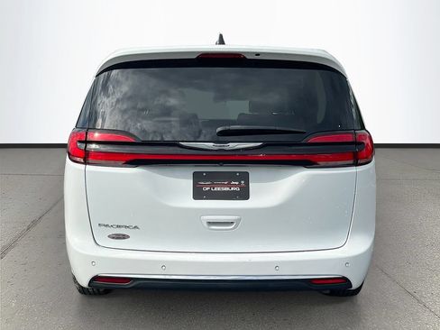Certified 2023 Chrysler Pacifica Touring-L FWD image 6