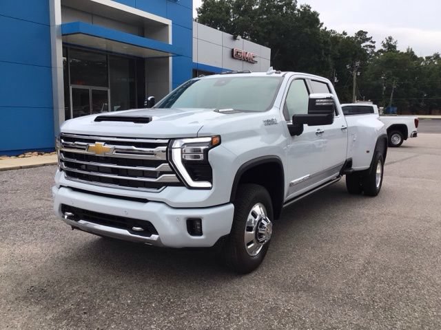 Used 2026 Chevrolet Silverado 3500 High Country w/ Technology Package AWD/4WD image 1