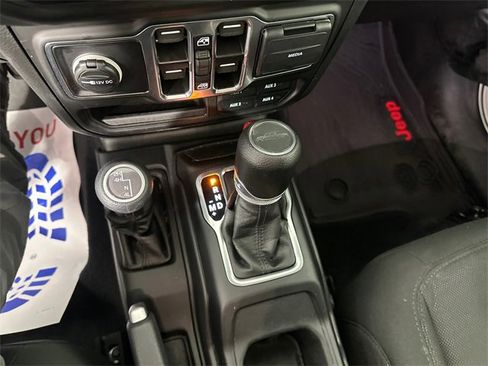 Certified 2023 Jeep Gladiator Sport image 30