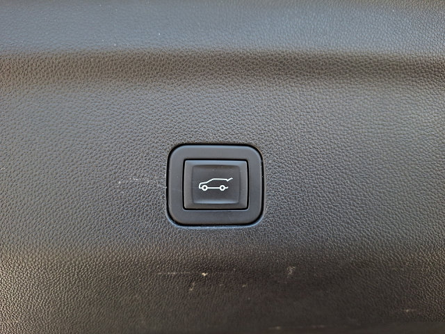 Used 2025 Chevrolet Suburban Z71 AWD/4WD image 29