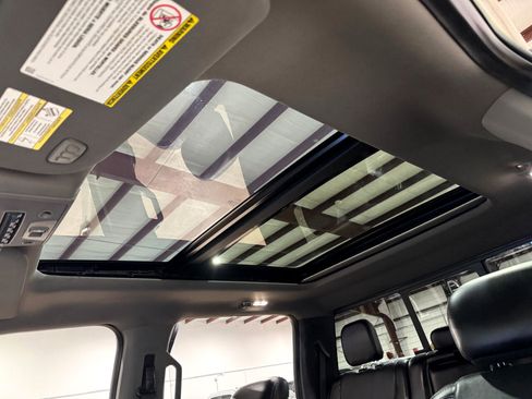 Used 2017 Ford F350 Lariat w/ Lariat Ultimate Package image 25