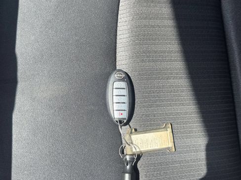 Used 2025 Nissan Altima 2.5 SV FWD image 21