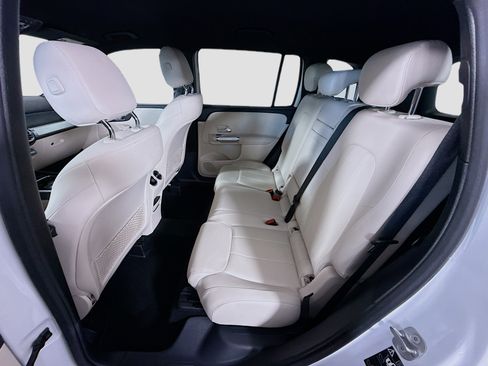 Used 2025 Mercedes-Benz GLB 250 image 25