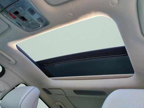 Used 2025 Genesis G90 3.5T image 18