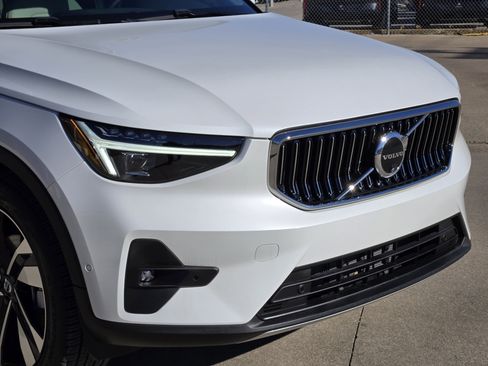 New 2025 Volvo XC40 B5 Ultra w/ Protection Package image 12