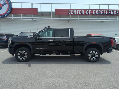 Used 2025 GMC Sierra 2500 Denali AWD/4WD image 3