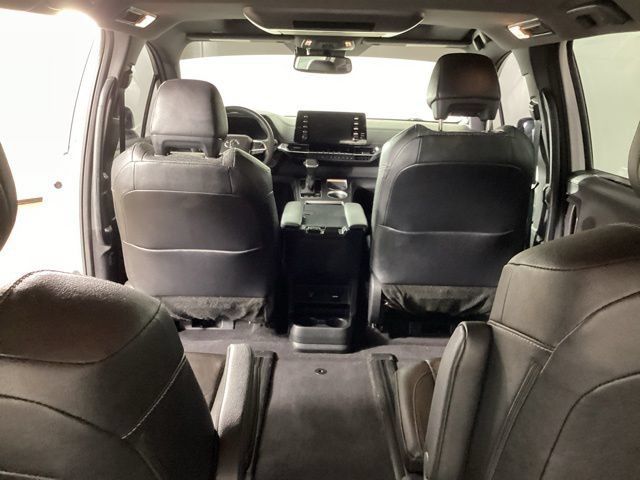 Used 2023 Toyota Sienna XSE AWD/4WD image 23