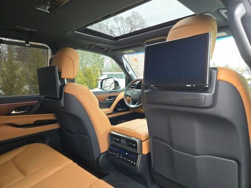 Used 2023 Lexus LX 600 4WD w/ Accessory Package (Z1) image 12