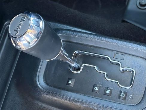 Used 2016 Jeep Wrangler Unlimited Rubicon AWD/4WD image 31