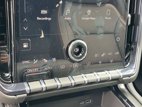 New 2026 GMC Yukon XL AT4 AWD/4WD image 15