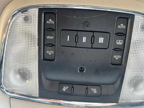 Used 2016 Chrysler 300 C AWD/4WD image 26