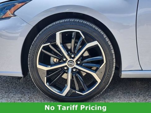 Used 2024 Nissan Altima 2.5 SR FWD image 8