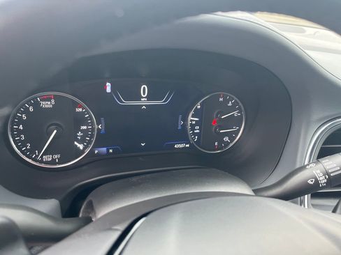 Used 2024 Buick Enclave Premium image 9