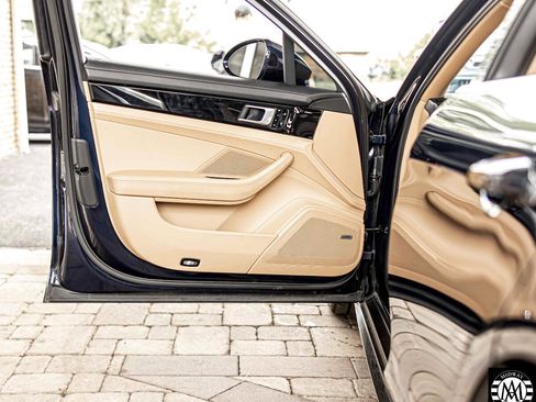 Used 2018 Porsche Panamera 4 image 29