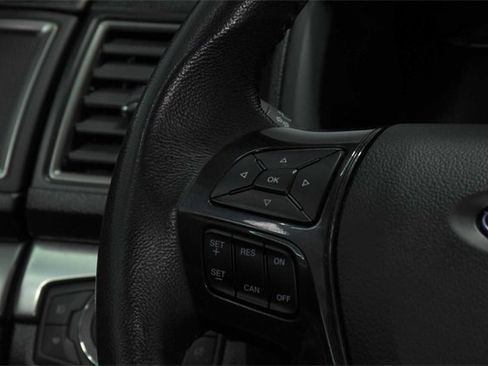 Used 2019 Ford Explorer XLT image 25