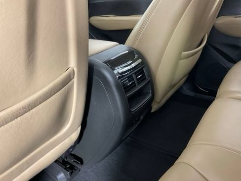 Used 2019 Cadillac XT5 Platinum AWD/4WD image 16