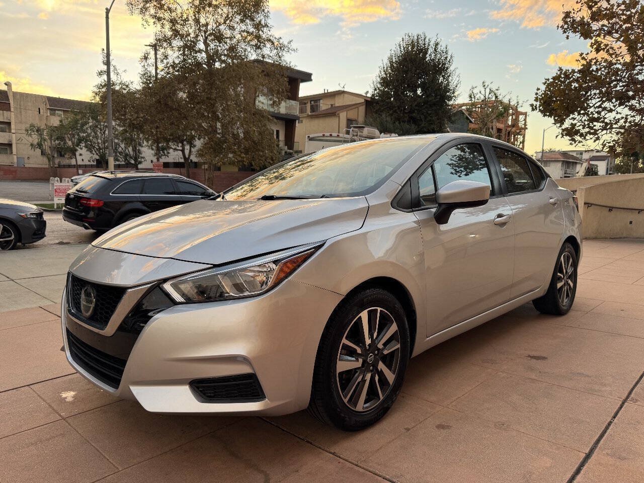 Used 2022 Nissan Versa SV FWD image 3