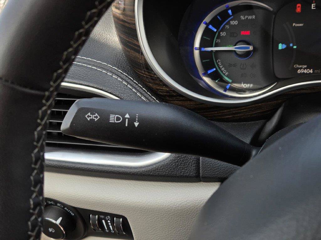 Used 2023 Chrysler Pacifica Limited FWD image 18