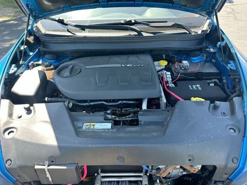 Used 2018 Jeep Cherokee Trailhawk w/ Cold Weather Group AWD/4WD image 21