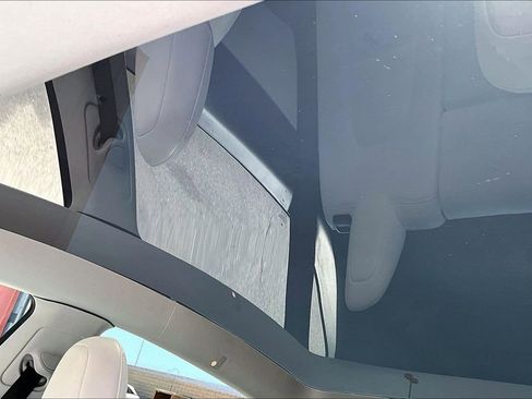 Used 2022 Tesla Model Y Long Range image 12