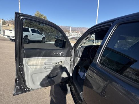 Used 2010 Toyota Tacoma Base image 9