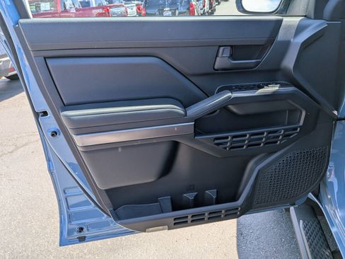 Used 2025 Toyota 4Runner SR5 AWD/4WD image 15