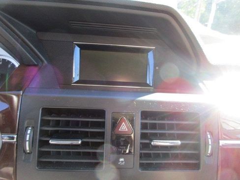 Used 2011 Mercedes-Benz GLK 350 4MATIC image 23