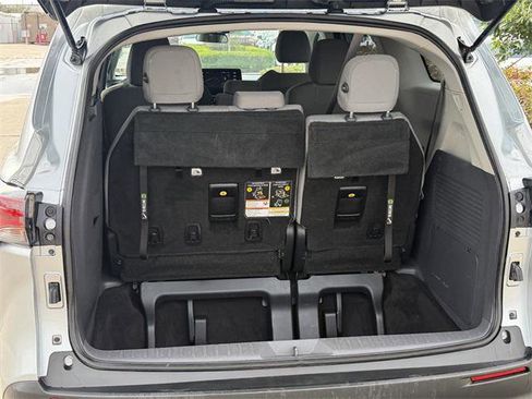 Certified 2021 Toyota Sienna LE image 23