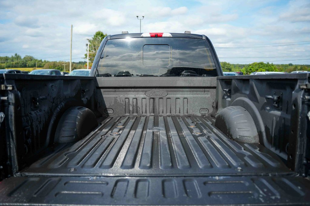 Used 2022 Ford F350 Lariat w/ Tremor Off-Road Package AWD/4WD image 12