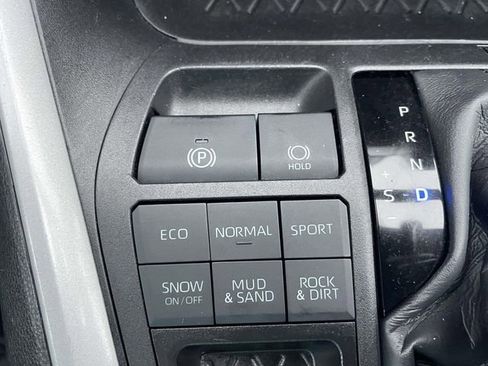 Used 2023 Toyota RAV4 XLE AWD/4WD image 40
