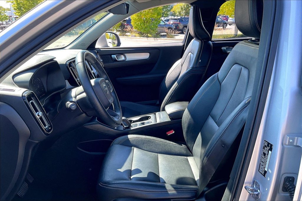 Used 2019 Volvo XC40 T5 Momentum AWD/4WD image 28