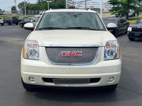 Used 2011 GMC Yukon Denali AWD/4WD image 2