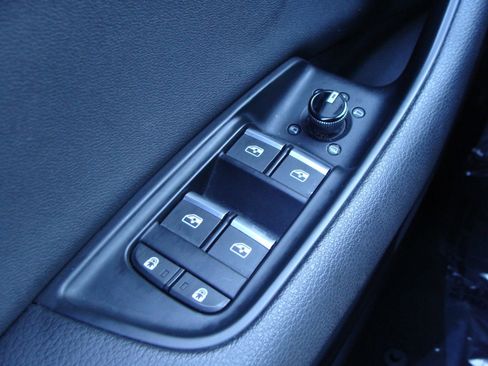 Used 2019 Audi Q8 Premium w/ Convenience Package image 31