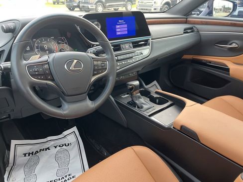 Used 2024 Lexus ES 350 w/ Premium Package image 12