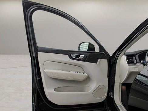 Certified 2023 Volvo XC60 B5 Ultimate w/ Climate Package image 28