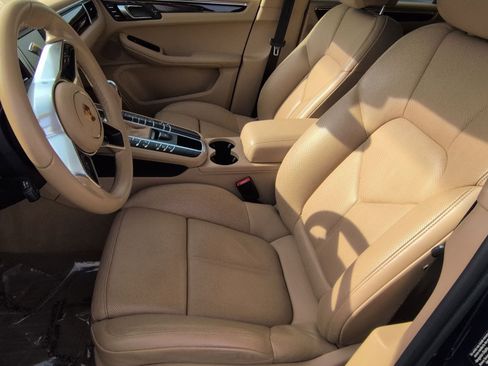 Used 2015 Porsche Macan S image 16