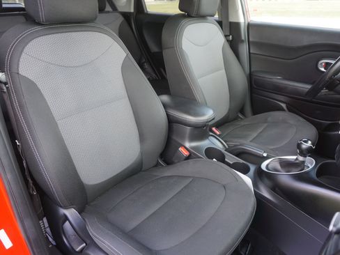 Used 2019 Kia Soul + image 23