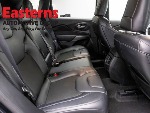 Used 2021 Jeep Cherokee Latitude Plus AWD/4WD image 23