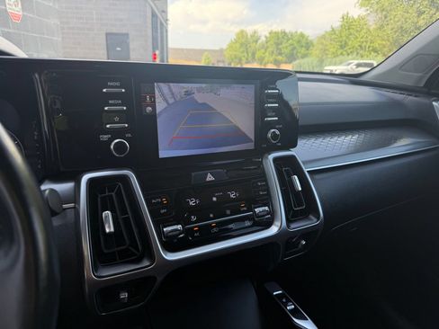 Used 2022 Kia Sorento LX AWD/4WD image 24