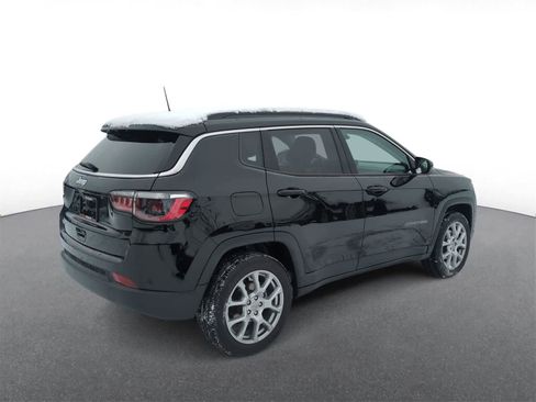 Certified 2022 Jeep Compass Latitude image 8