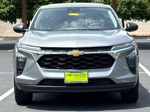 Used 2025 Chevrolet Trax LS FWD image 7