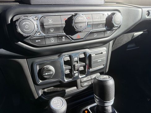 Used 2019 Jeep Wrangler Unlimited Sport S image 27