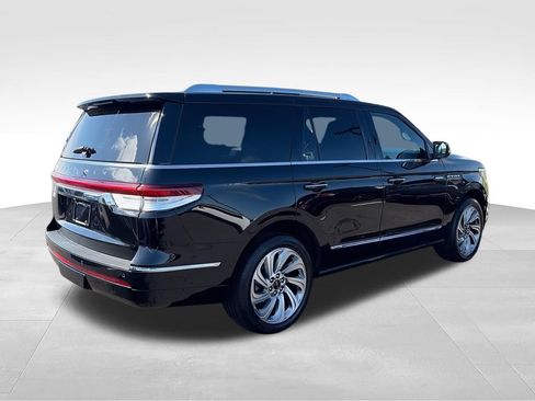 Used 2024 Lincoln Navigator Reserve AWD/4WD image 8