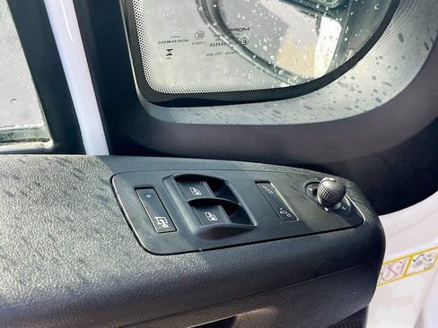 Used 2024 RAM ProMaster 2500 w/ Convenience Group FWD image 17