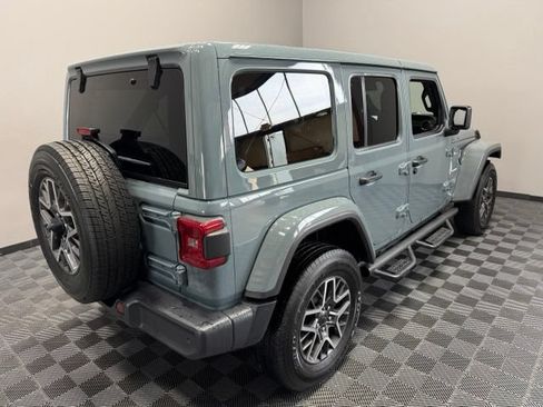 Used 2024 Jeep Wrangler Unlimited Sahara w/ Technology Group AWD/4WD image 8