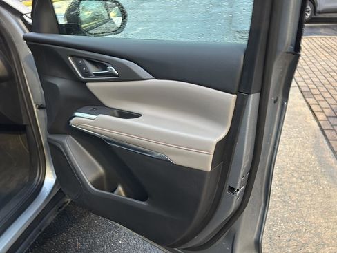 Used 2025 Chevrolet Traverse LT image 12