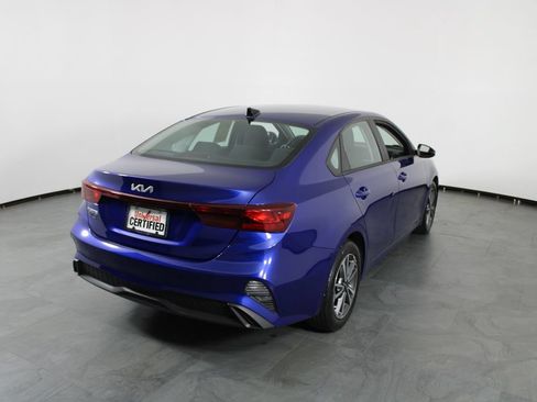 Used 2023 Kia Forte LXS w/ LXS Technology Package FWD image 4