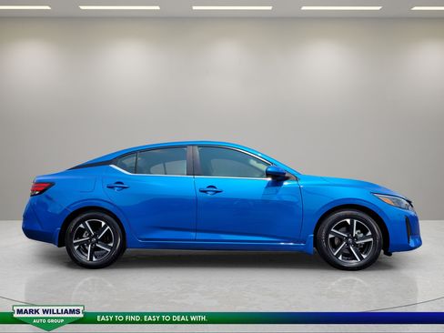 Used 2025 Nissan Sentra SV FWD image 2